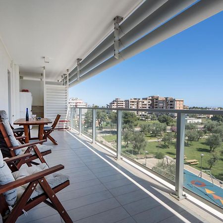 Kind Park - Sleek Apartment With Terrace & Parking Бари Екстериор снимка