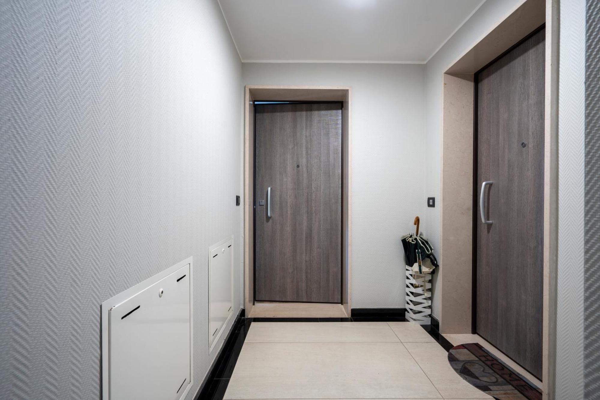 Kind Park - Sleek Apartment With Terrace & Parking Бари Екстериор снимка
