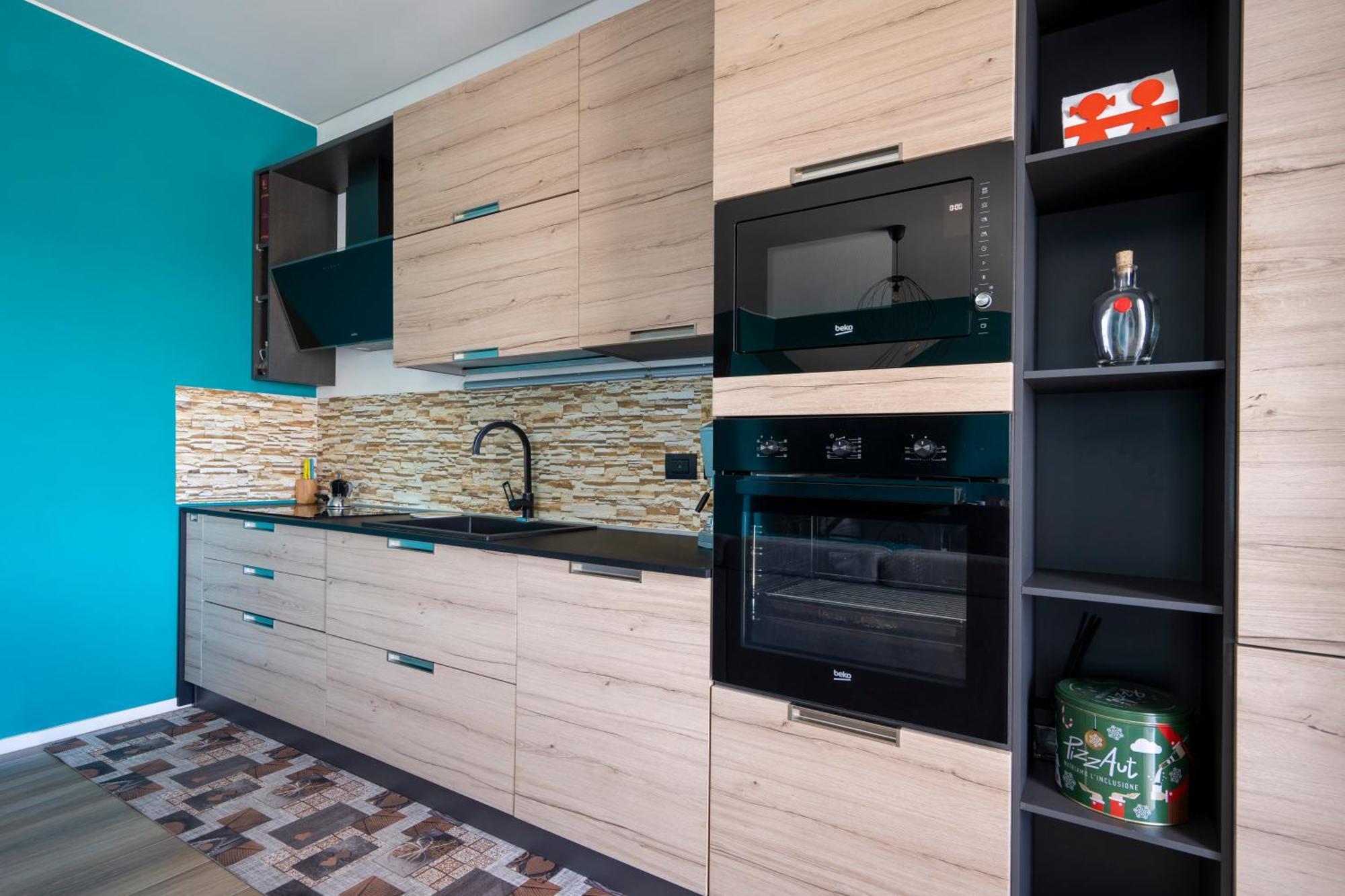 Kind Park - Sleek Apartment With Terrace & Parking Бари Екстериор снимка