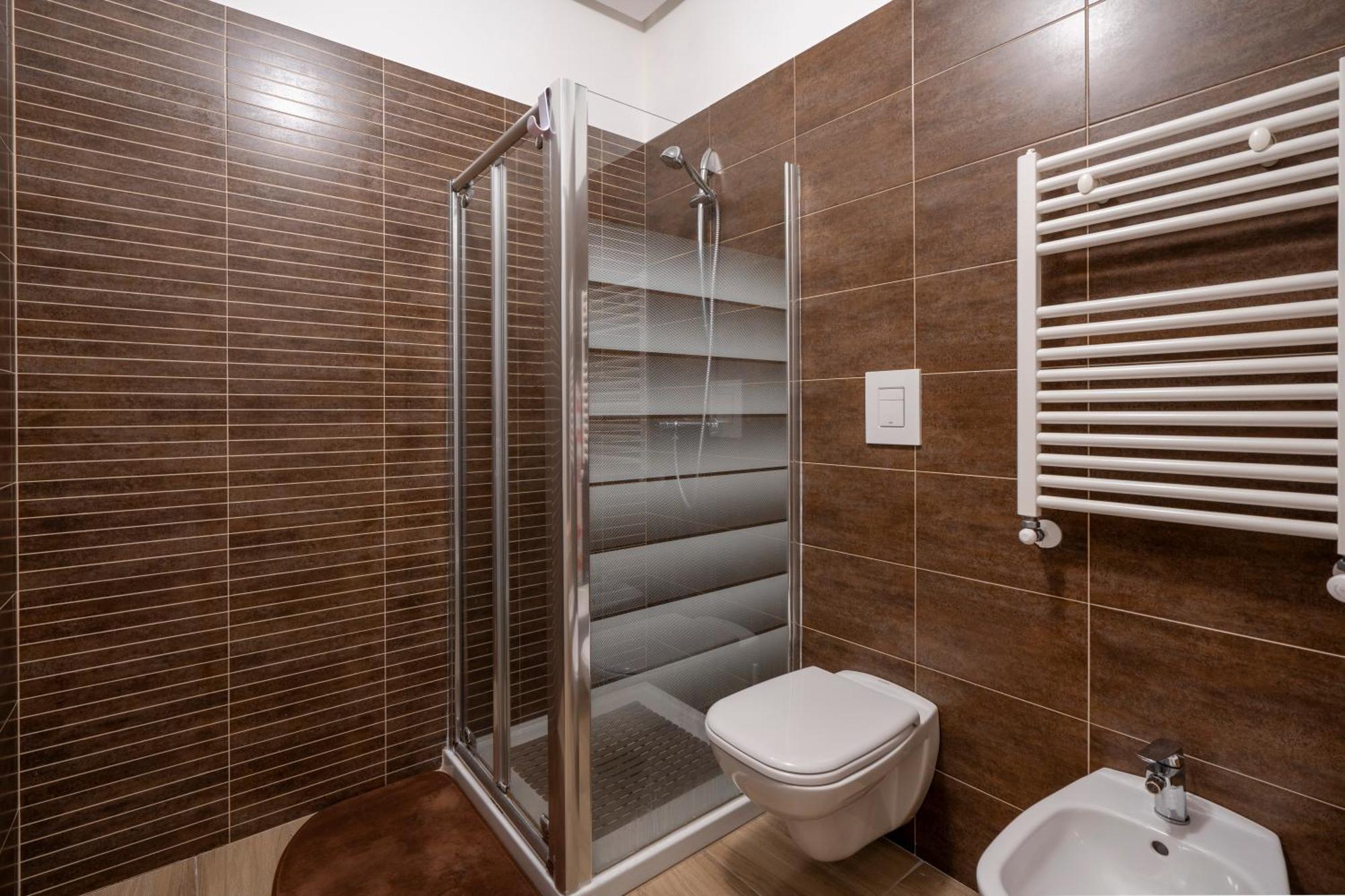 Kind Park - Sleek Apartment With Terrace & Parking Бари Екстериор снимка