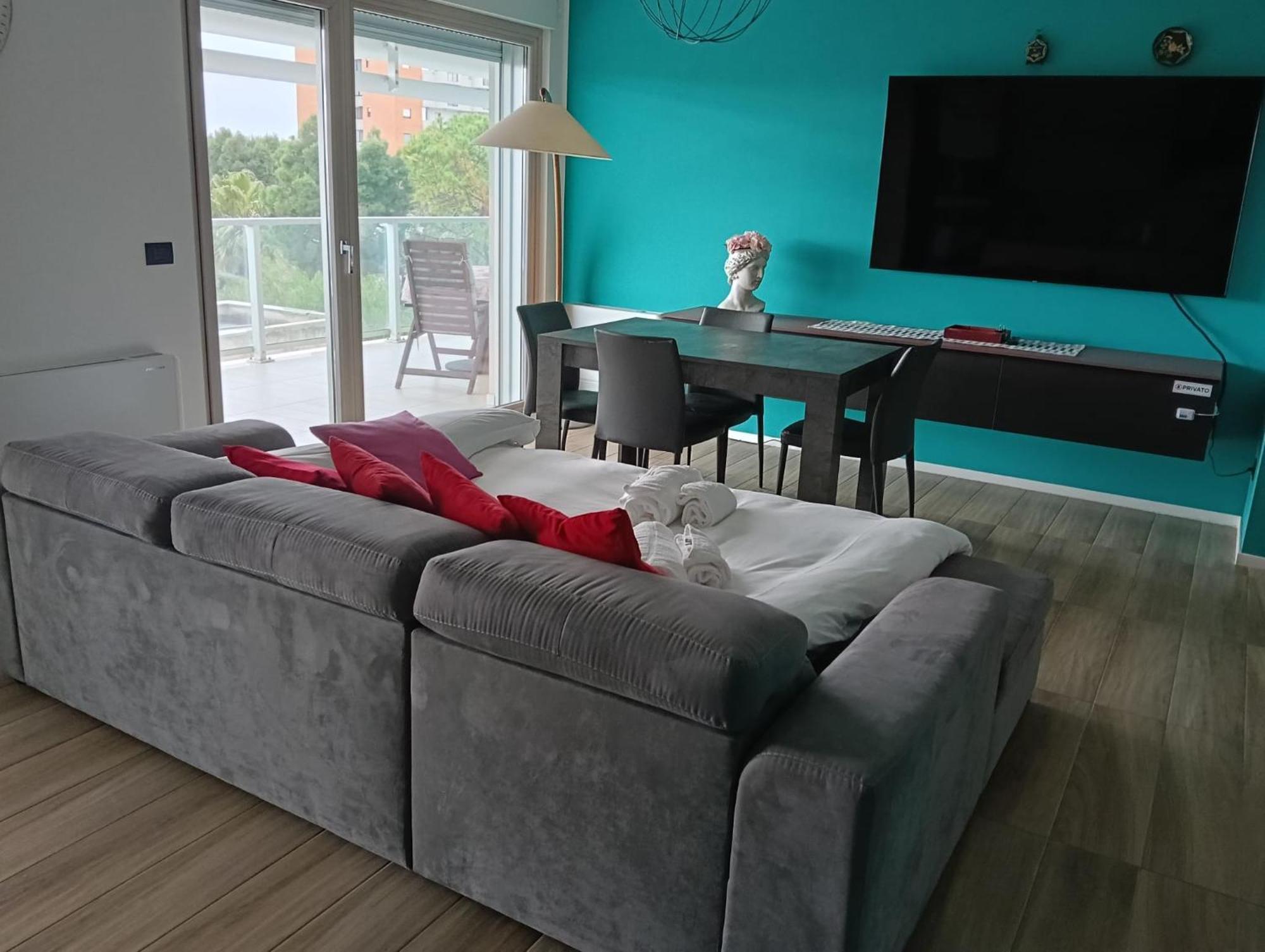 Kind Park - Sleek Apartment With Terrace & Parking Бари Екстериор снимка